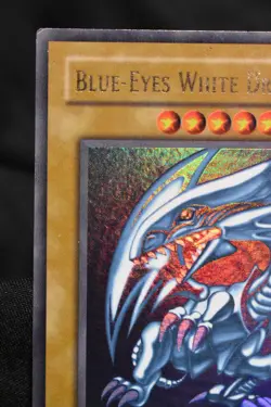 Blue-Eyes White Dragon SDK-001 HP Unlimited Super Rare Holo Yugioh Card - Image 2