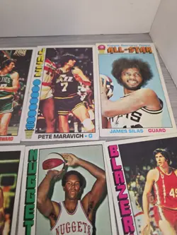 NBA 30 CARD LOT 70's VINTAGE. Jabbar, Havlicek, Maravich. Ect.. - Image 2