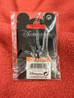 Disney Pin Pascal (Tangled) Lily Flowers March 2020 Series Disneyland Paris - Image 2