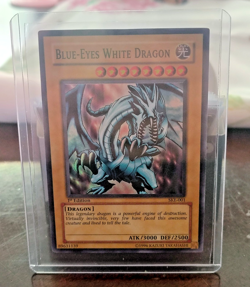 Blue-Eyes White Dragon — SKE-001 — Starter Deck: Kaiba Evolution — 1st Edition - Image 1