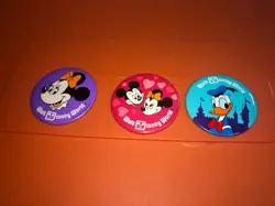 VTG Walt Disney World Donald Micky Mouse & Minnie Love Souvenir Button Pin Lot - Image 1
