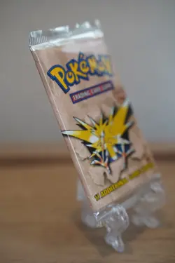 Pokemon TCG 1999 1st Edition Fossil Booster Pack Zapdos Art WOTC Sealed - Image 4