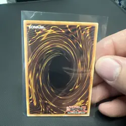 Yugioh! TCG - Red-Eyes Black Dragon (4th Art) - Platinum Secret Rare- RA04-EN109 - Image 2