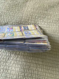 Vintage 2006-2007 Random pokemon cards lot - Image 1