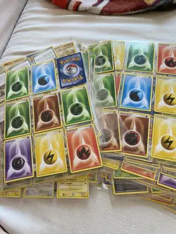 Vintage 2006-2007 Random pokemon cards lot - Image 4