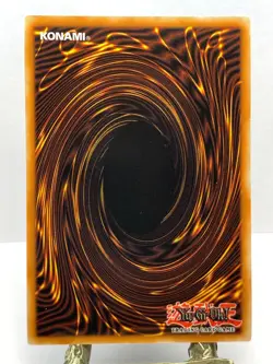 BLUE-EYES WHITE DRAGON SDBE-EN001 SAGA OF BLUE EYES WHITE DRAGON YU-GI-OH HOLO - Image 2