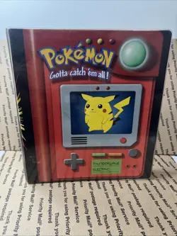 Pokemon 3 Ring Binder Gotta Catch 'Em All 1999 Pikachu Pokedex + 72 Base Cards - Image 1