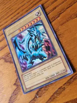 Blue-Eyes White Dragon - Ultra Rare Yugioh Card - LOB-EN001 - LP / HP - Image 3