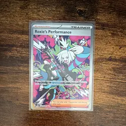 Roxie's Performance 121/086 Chaos rising Trainer Holo Full Art - Image 1