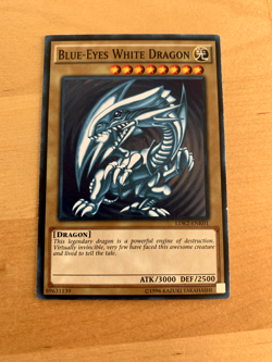 Blue-Eyes White Dragon (Yi-Gi-Oh!) (TCG) (Pretty good condition) (LDK2-ENK01) - Image 1