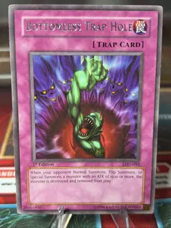 Yu-Gi-Oh! Bottomless Trap Hole Legacy of Darkness Rare • LOD-092 1st Ed - VLP - Image 1