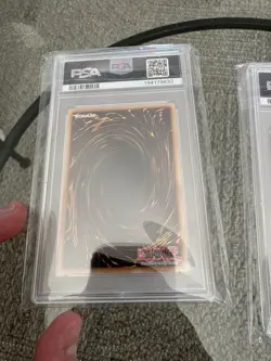 PSA 9 - Yu-Gi-Oh Card - JUMP-EN049 - DARK MAGICIAN (ultra rare holo) - MINT - Image 2