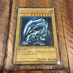 Blue-Eyes White Dragon SDK-001 Starter Deck Kaiba Ultra Rare Holo Yu-Gi-Oh! (2) - Image 1
