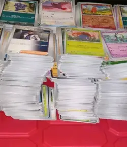 Pokemon Cards Bulk Collection Lot Of 4000 Com/Unc/Rare + Near-Vintage and Holos - Image 1