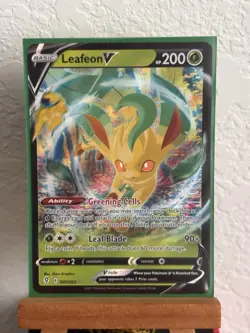 Pokemon TCG Leafeon v Evolving Skies Holo Ultra Rare Card 007/203 - Image 4