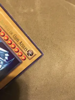 YuGiOh *SPANISH* Blue-Eyes White Dragon 1st Edition BIK-S001 Lightly Played - Image 2