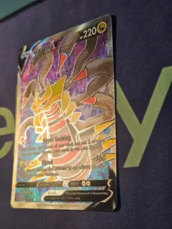Giratina V (Full Art) 185/196 - Pokemon Lost Origin (Near Mint) - Image 2