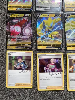 Pokemon TCG: Crown Zenith V & Holos Bundle: Total 34 Cards Pikachu Eevee Etc - Image 2