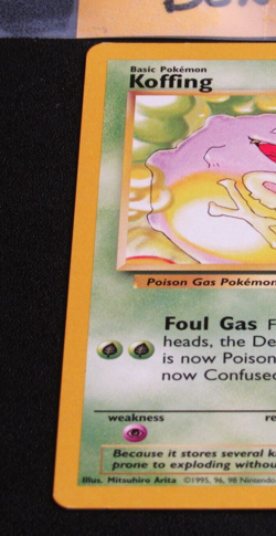 KOFFING- 51/102 Pokemon Card - Unlimited Edition -4th print 1999/2000- NM - Image 2