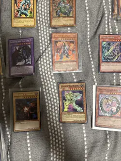 Yugioh! 255 Holo Lot! Blue Eyes, Dark Magician, 2 Sealed Holo packs plus 2 mats - Image 4