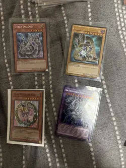 Yugioh! 255 Holo Lot! Blue Eyes, Dark Magician, 2 Sealed Holo packs plus 2 mats - Image 5