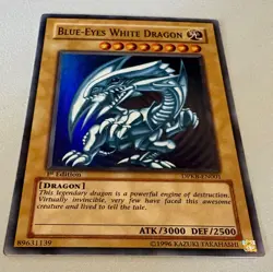 Blue-Eyes White Dragon DPKB-EN001 Super Rare 1996 1st Edition Yugioh Card - Image 2