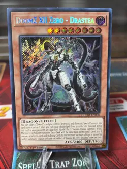 Yu-Gi-Oh! DoomZ XII Zero - Drastea DOOD-EN008 Secret Holo 1st ED NEAR MINT - Image 1