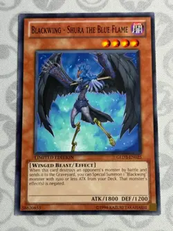 Blackwing - Shura the Blue Flame - GLD3-EN025 - Common (NM) - Yugioh - Image 1