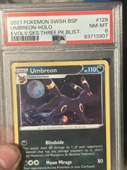 2021 Pokemon SWSH #129 Umbreon-Holo Evolv.Sks.Three.Pk.Blist. PSA 8 - Image 2
