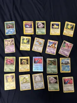 Lot Of 20 POKEMONTCG CARDS - Image 1