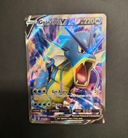 Pokemon TCG Gyarados V Full Art Ultra Rare 028/203 Evolving Skies Holo ENG - Image 1