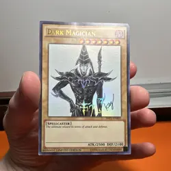 Konami Yu-Gi-Oh! Dark Magician JMPS-EN003 Ultra Rare 2500/2100 - Image 3