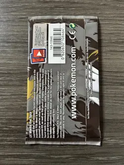 2013 Pokemon Black & White Legendary Treasures Sealed Booster Pack Reshiram - Image 2