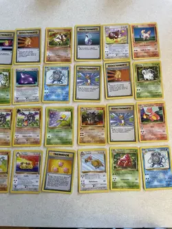 Pokemon WOTC 44 Card Italian Lot w/ Four rares! Base Set, Jungle, Fossil NM/LP - Image 5