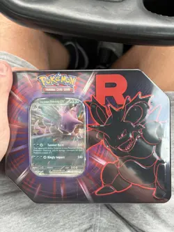 Pokemon TCG Destined Rivals Team Rocket Tin Nidoking Ex - 5 Pack Tin - Image 1