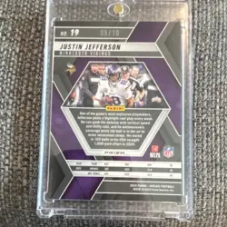 2025 Panini Mosaic Justin Jefferson Vikings #19 Gold Mosaic Prizm 09/10 - Image 2