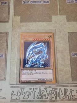 YUGIOH BLUE-EYES WHITE DRAGON MAGO-EN001 GOLD 1ST ED NM VER. 2 - Image 1
