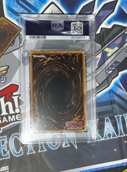 2013 Yu-Gi-Oh Blue-Eyes White Dragon SDBE-EN001 PSA 8 - Image 2