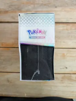 Pokemon TCG Scarlet & Violet Prismatic Evolutions Elite Trainer Box - Image 4