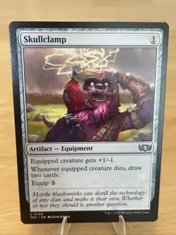 Skullclamp Commander: Tarkir: Dragonstorm Regular - Image 1