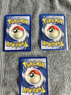 Pokemon Vintage Card Lot of 3 Gengar (MP), Magneton(DMG), Poliwrath(HP) - Image 2