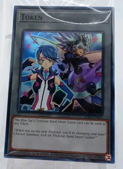 Token: Blue Gal & Trickstar Band Sweet Guitar - TKN5-EN031 - Super Rare - Image 1