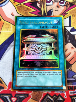 Gold Sarcophagus gld2-en040 Ltd Ed (NM+/LP) Gold Rare Yu-Gi-Oh! - Image 1