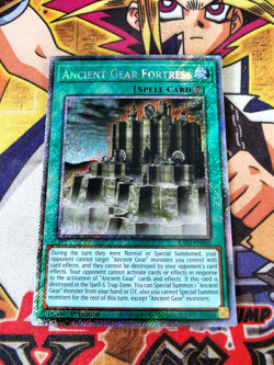 Ancient Gear Fortress ra03-en062 (NM+) Platinum-Secret Rare Yu-Gi-Oh! - Image 1