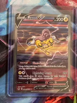 Pokemon TCG Raikou V Crown Zenith: Galarian Gallery Gg41/Gg70 Holo Ultra Rare - Image 1