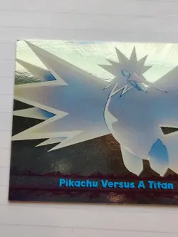 Pokemon Topps Card Foil Pokemon 2000 Pikachu Versus A Titan Blue Label - Image 4