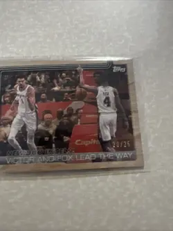 Victor Wembanyama & FOX NEW DUO EXCELS! 2025-26 Topps Wood /25 SSP Mint + - Image 2