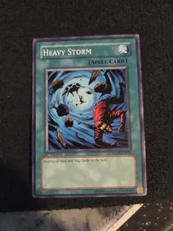 Heavy Storm - SD10-EN026 - Common - Yugioh - Image 1