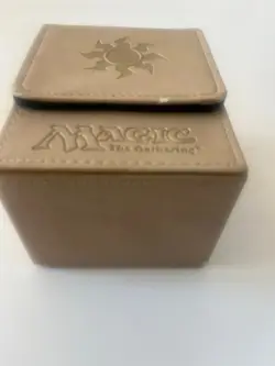 Magic The Gathering Leather Alcove Ultra Pro Magnetic Flip Deck Box - Image 3