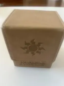 Magic The Gathering Leather Alcove Ultra Pro Magnetic Flip Deck Box - Image 4